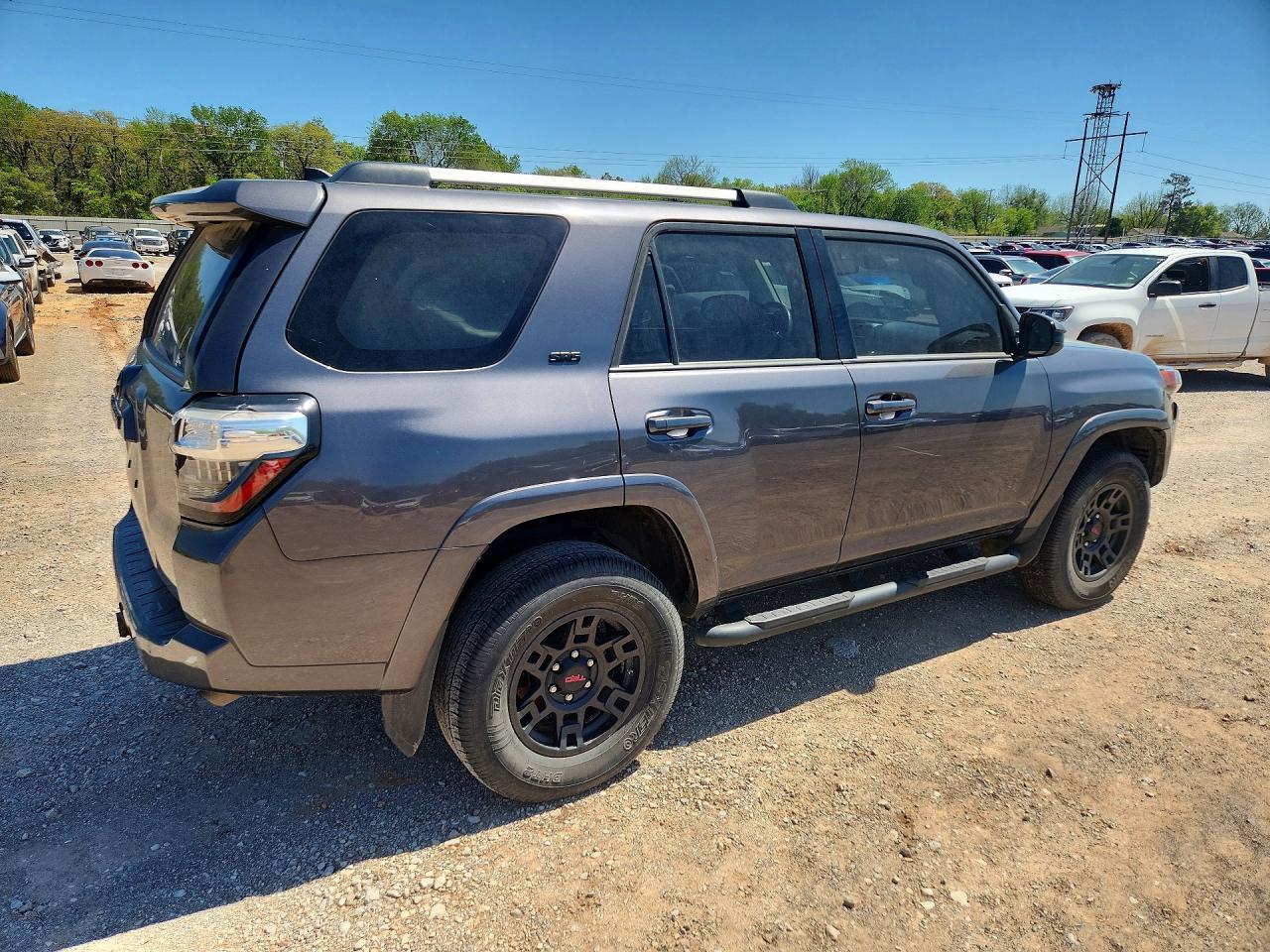 2021 Toyota 4Runner Sr5 - Image 3