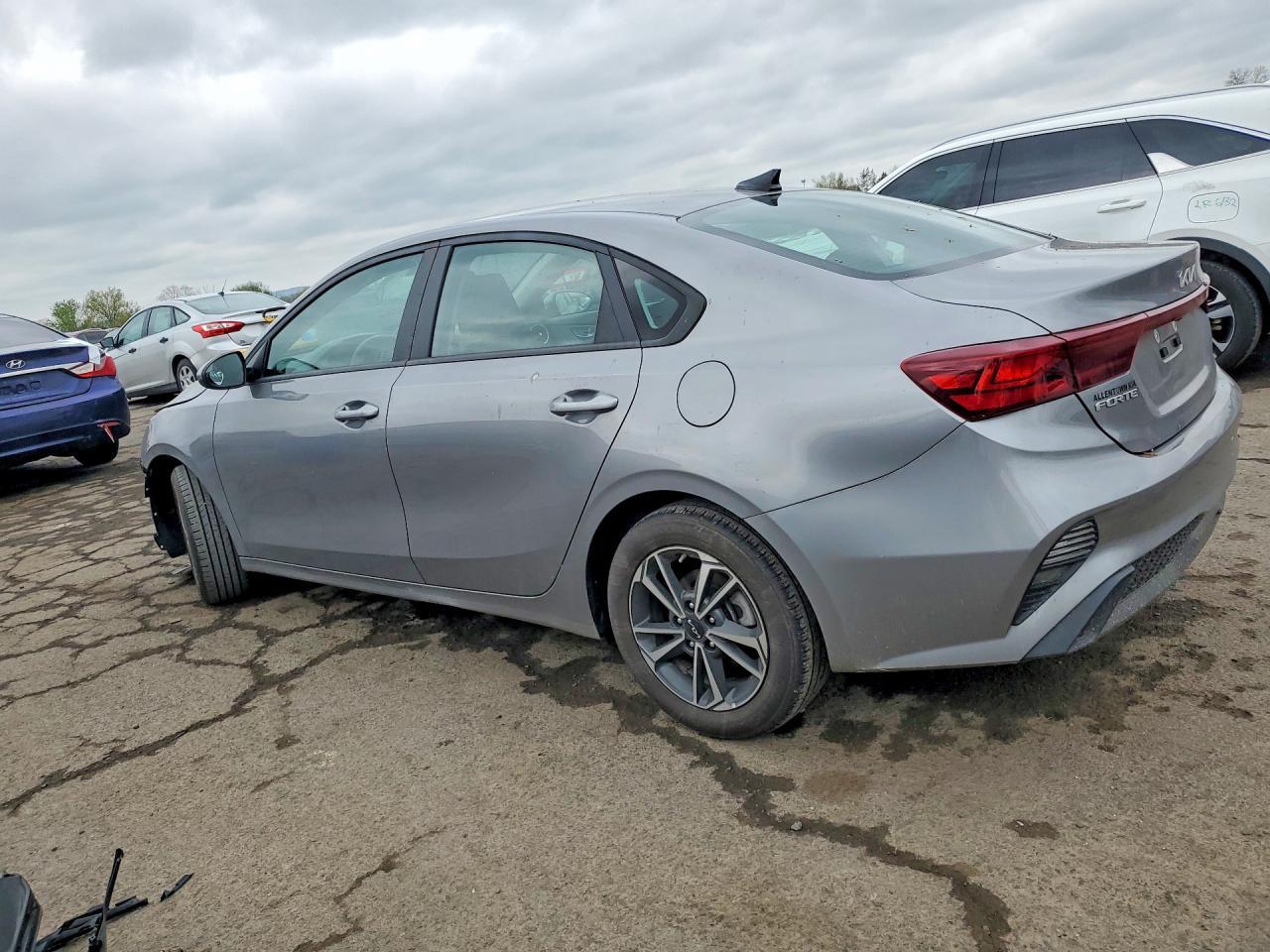 2024 Kia Forte Lxs - Image 2