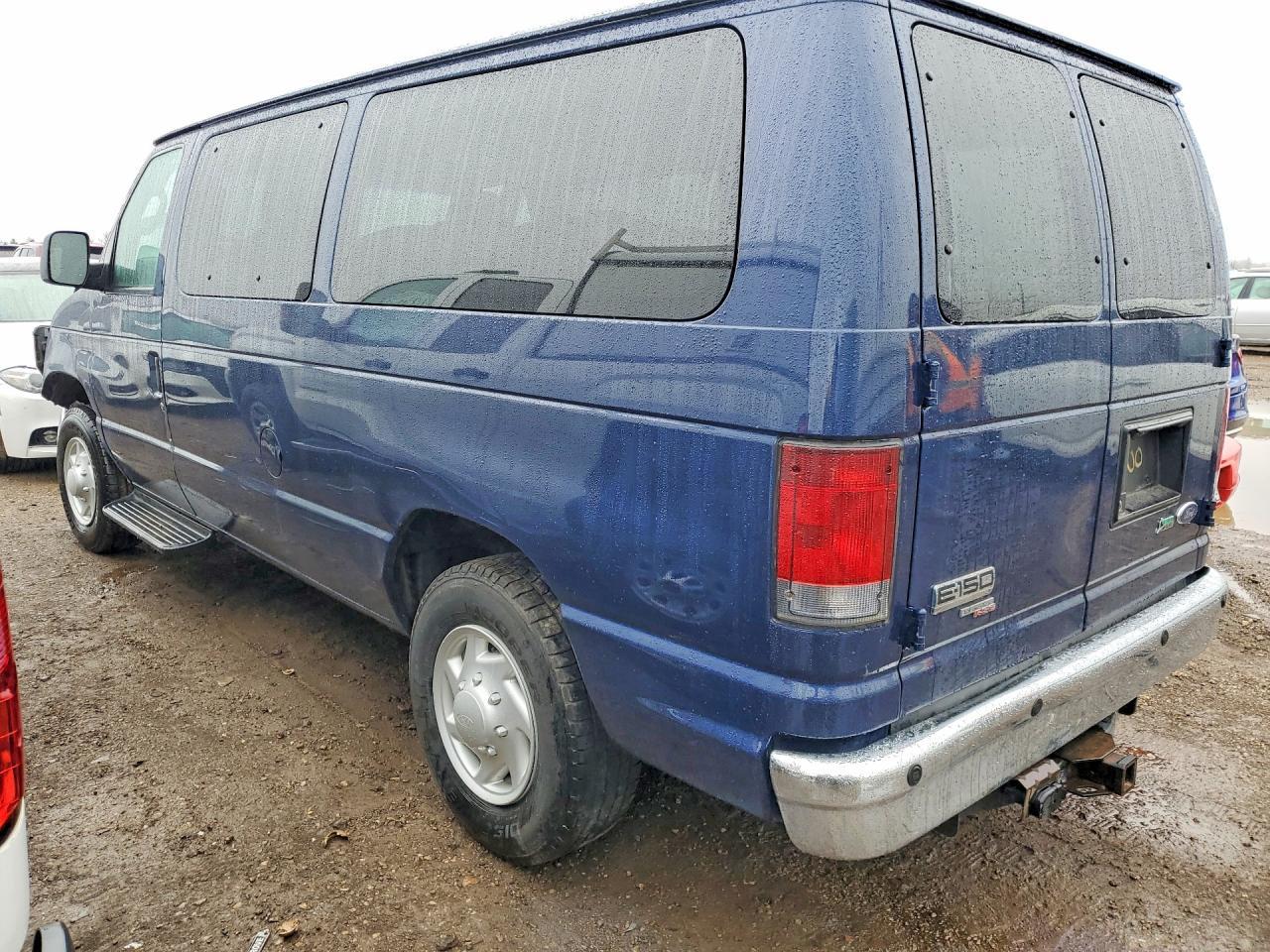 2009 Ford Econoline E150 Wagon - Фото 2