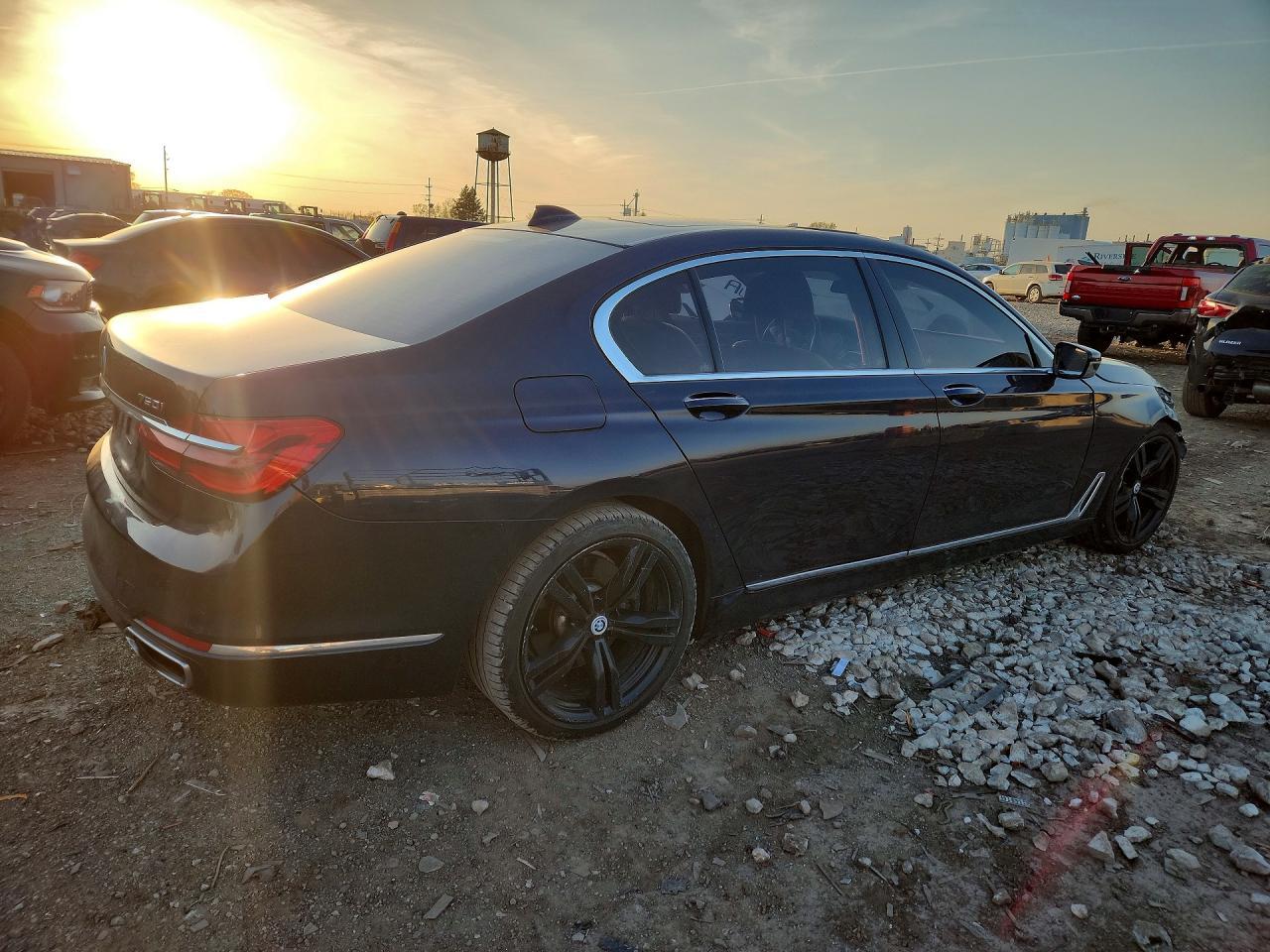 2016 BMW 750 Xi - Фото 3