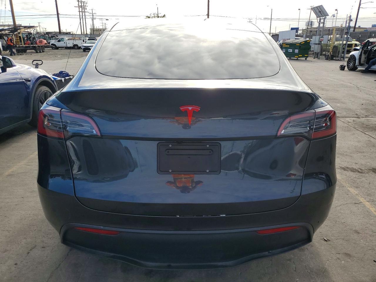2025 Tesla Model Y - Image 6