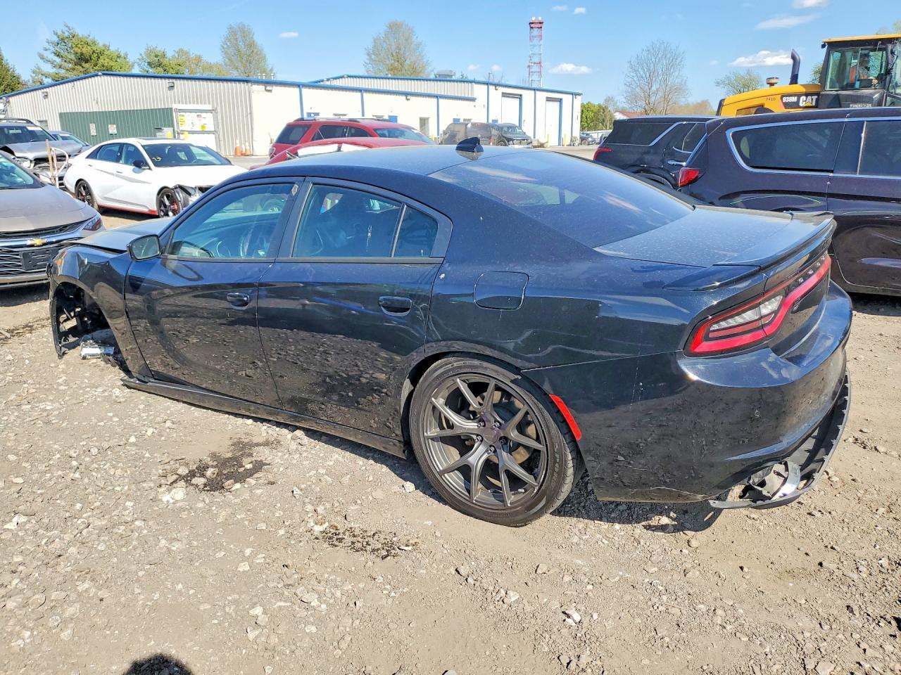 2015 Dodge Charger R - Фото 2