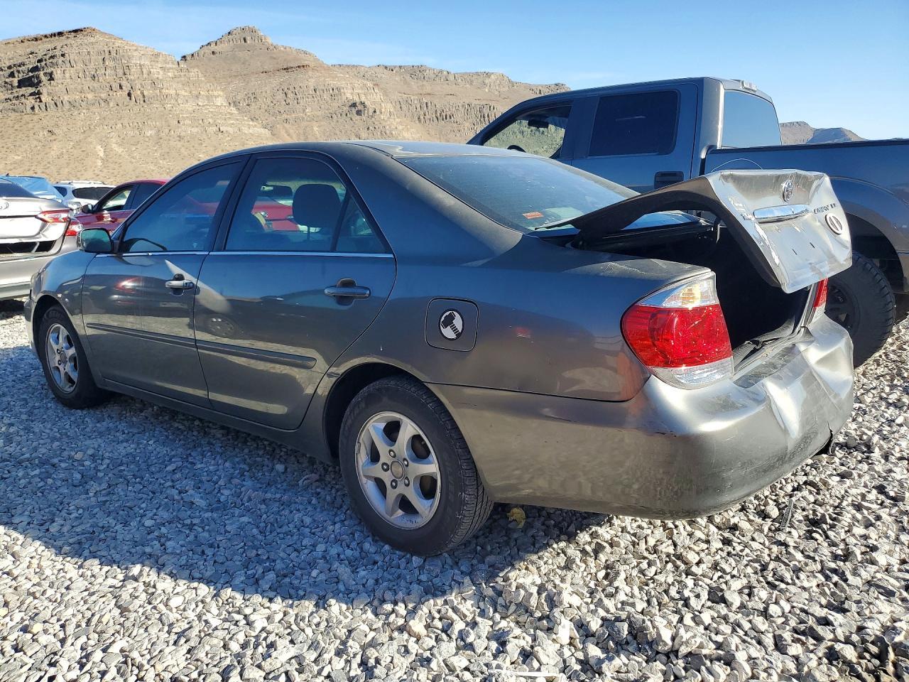 2005 Toyota Camry Le - Фото 2