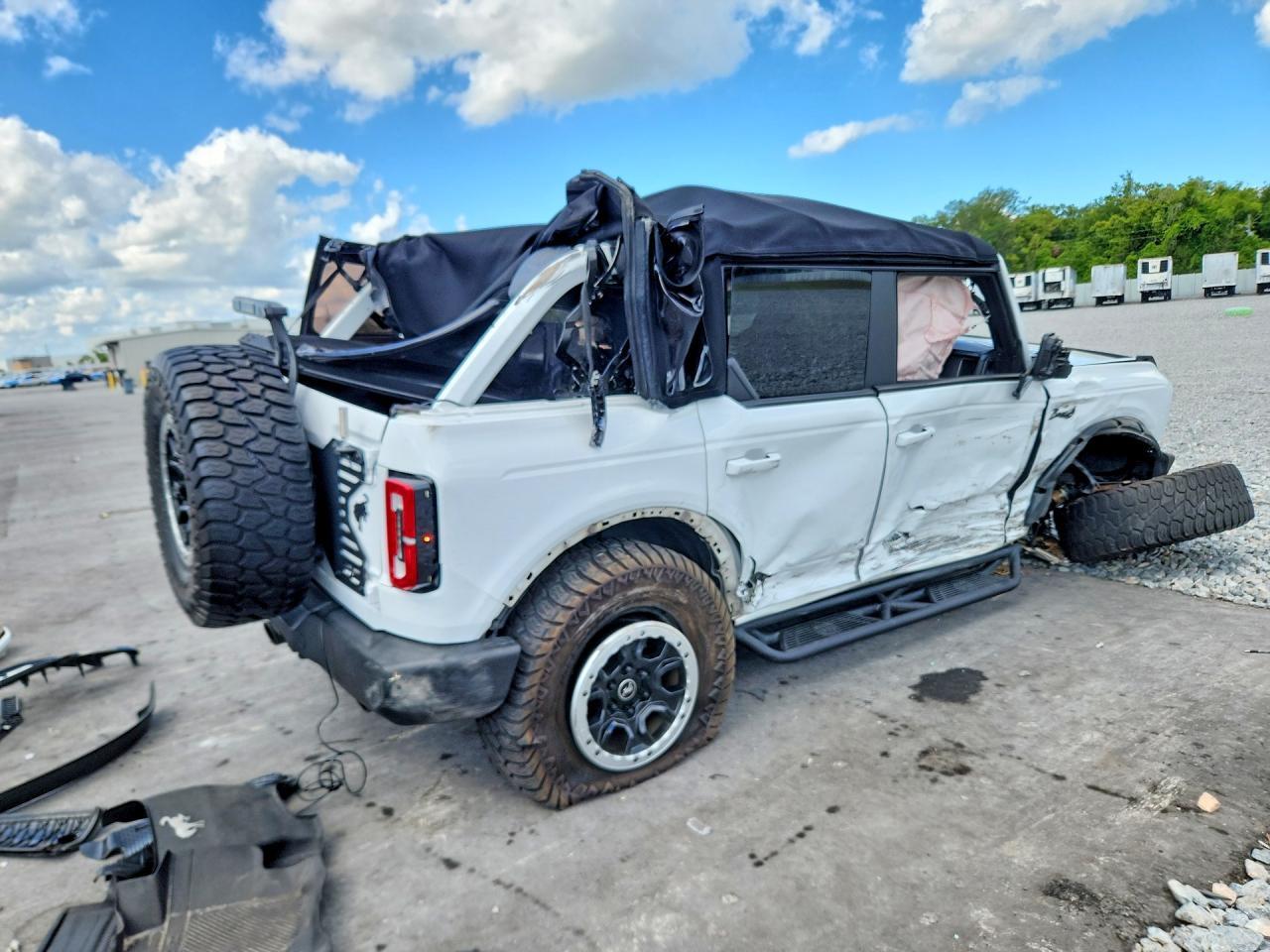 2022 Ford Bronco Base - Фото 3