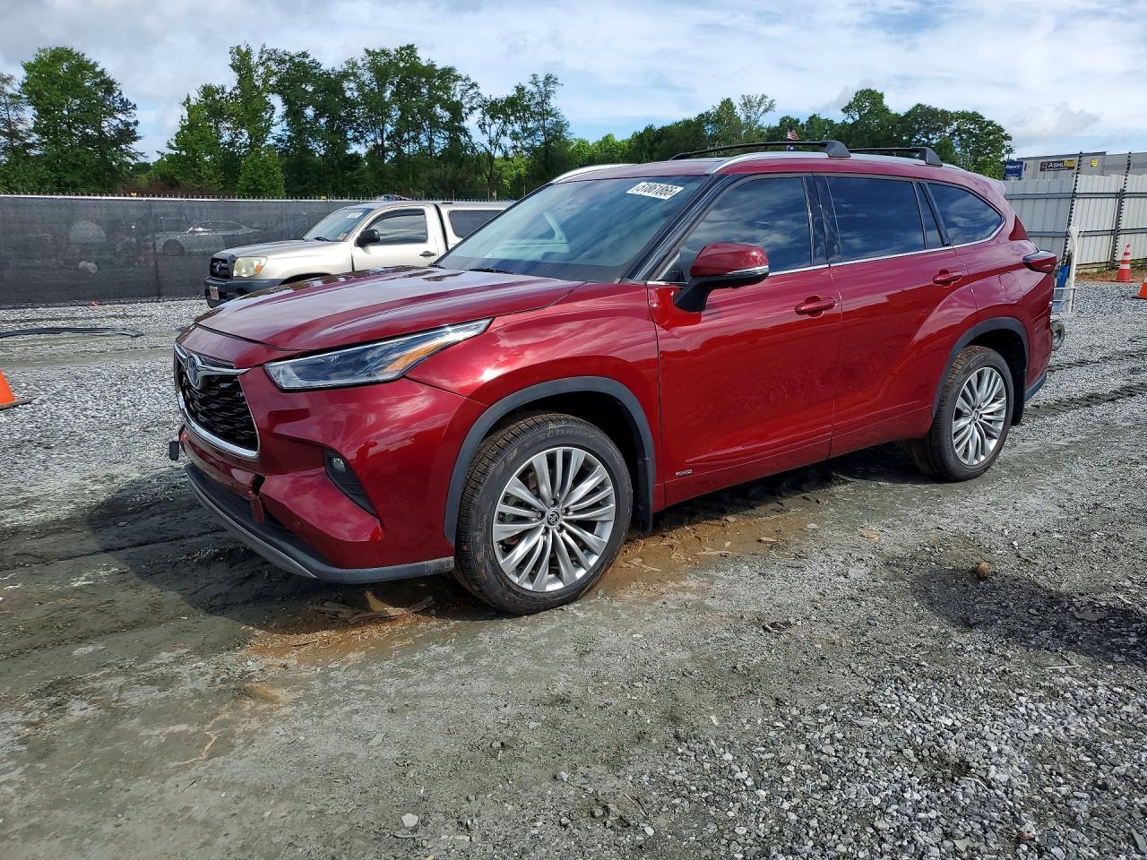 2023 Toyota Highlander Hybrid Platinum