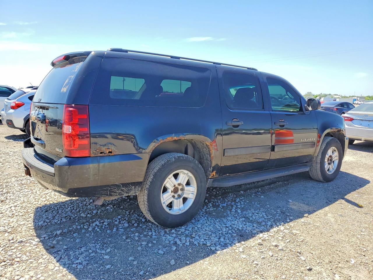 2010 Chevrolet Suburban K1500 Ls - Фото 3