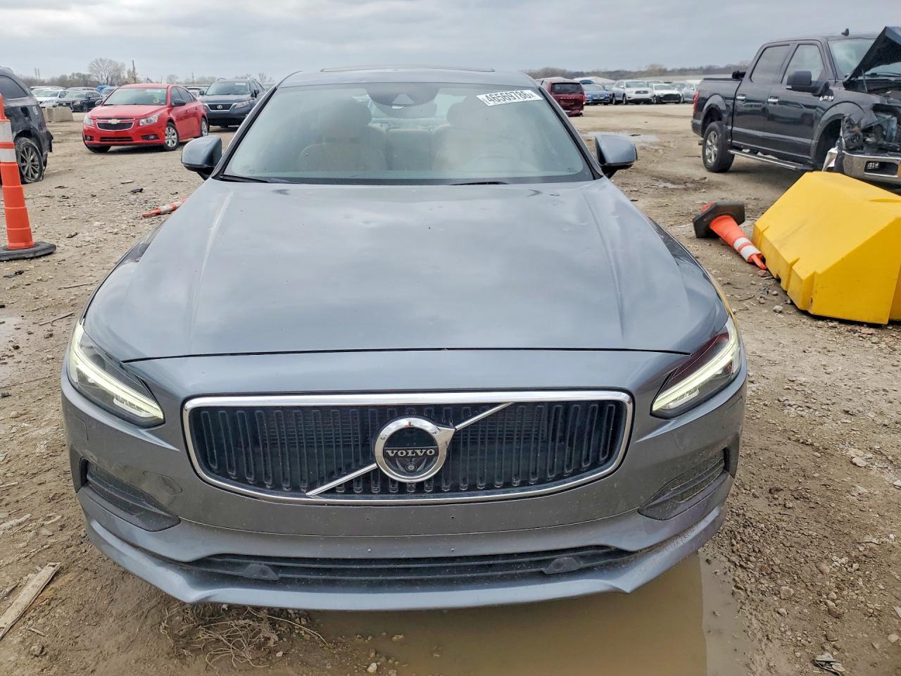 2017 Volvo S90 T6 Momentum - Image 5