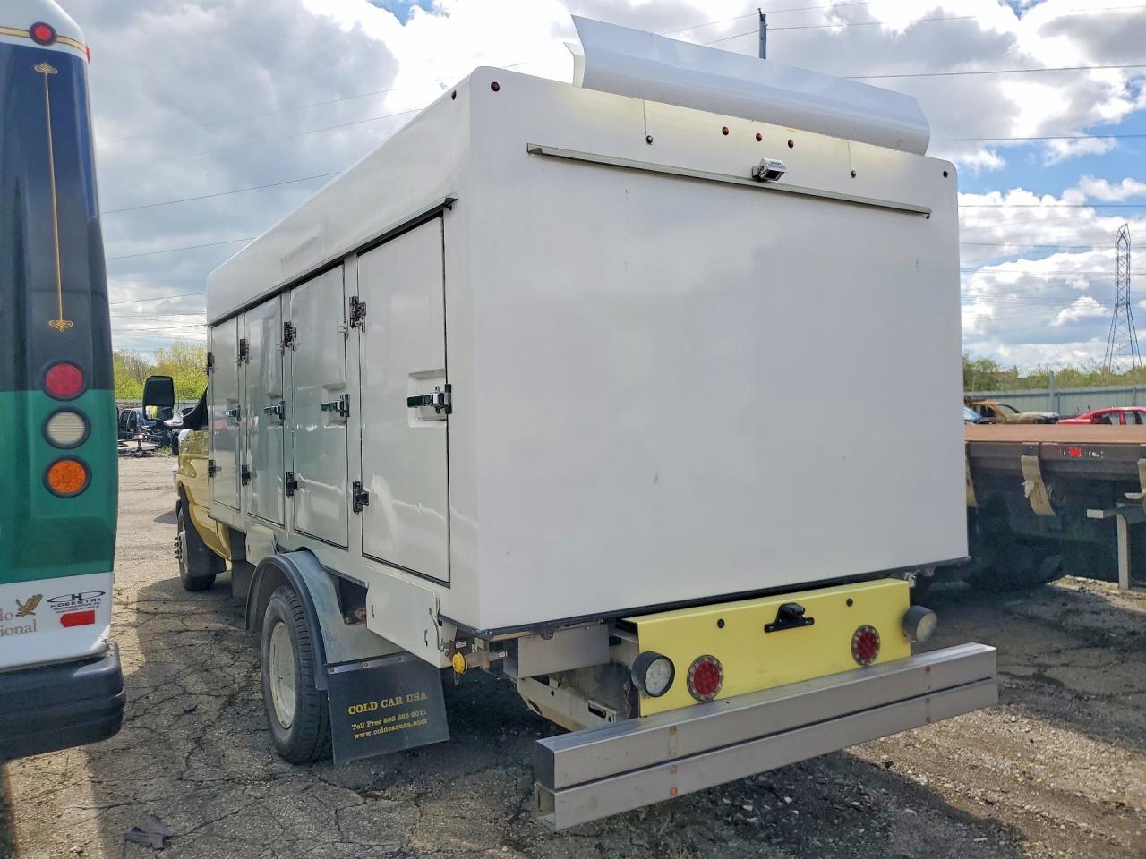 2019 Ford Econoline E450 Super Duty Cutaway Van - Image 2