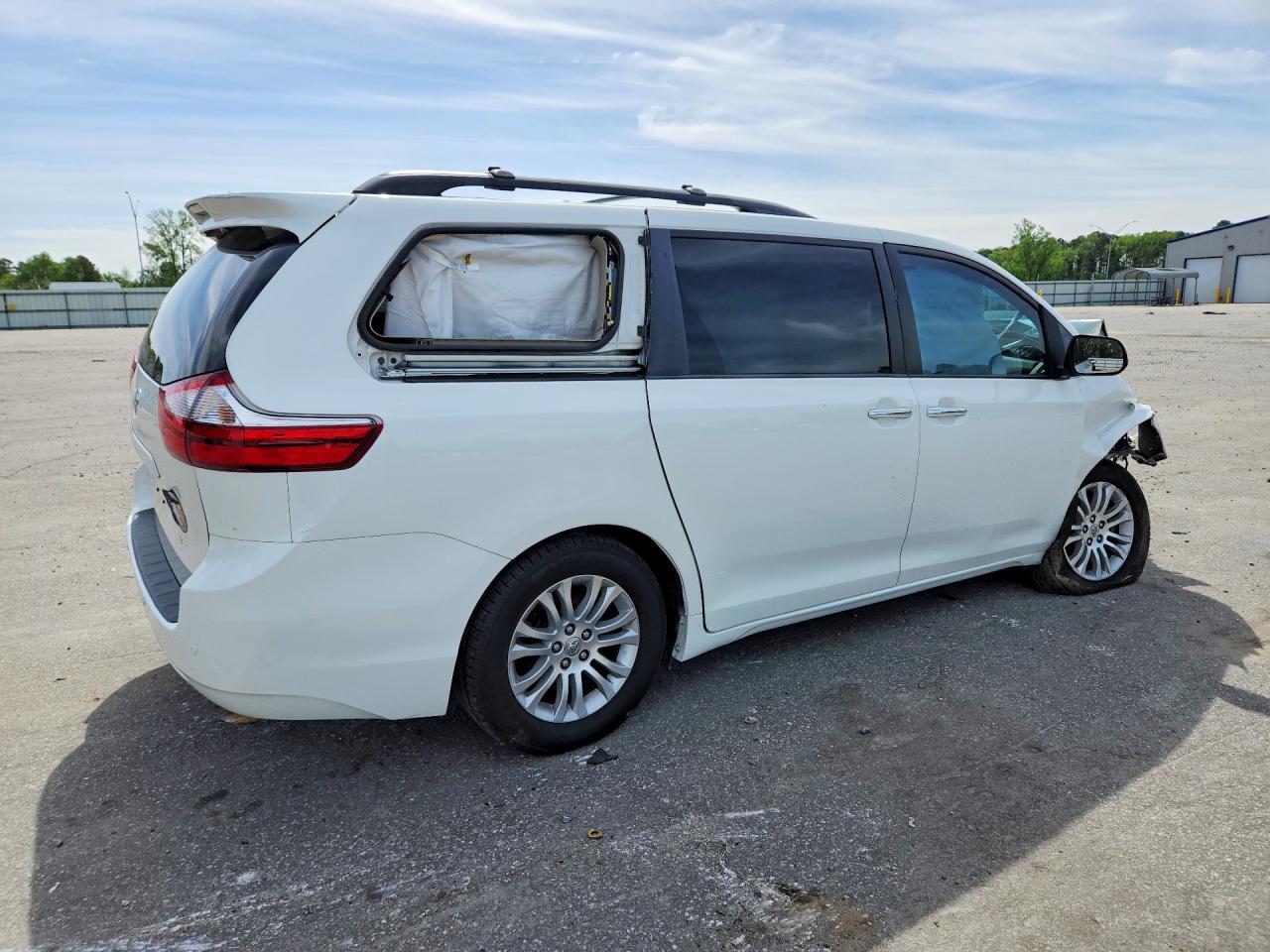 2015 Toyota Sienna Xle Premium 8-Passenger - Фото 3