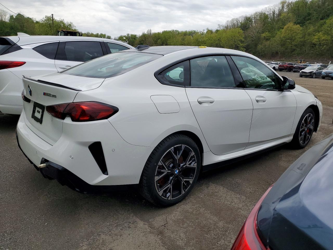 2025 BMW M235Xi - Фото 3