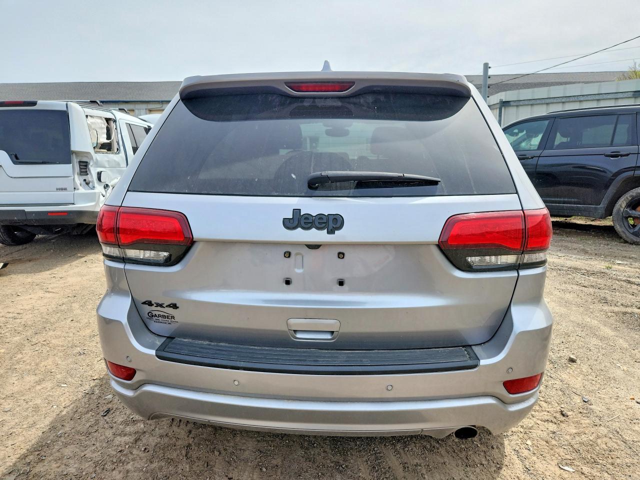 2020 Jeep Grand Cherokee Laredo - Image 6