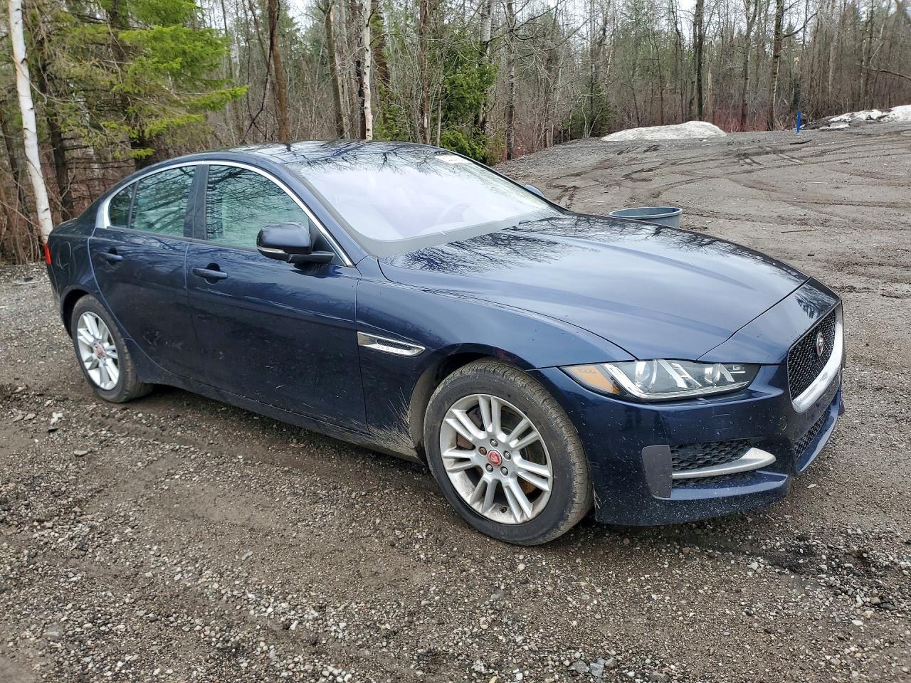 2017 Jaguar Xe Premium - Image 4