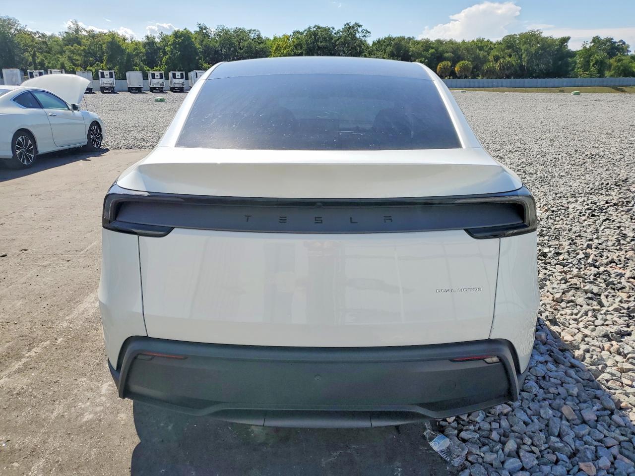 2026 Tesla Model Y - Фото 6