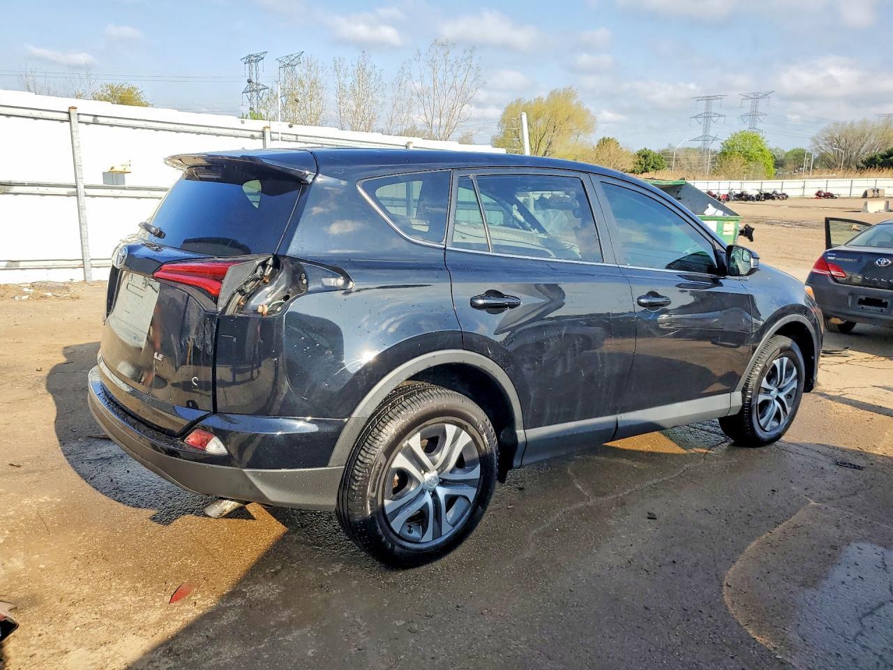 2016 Toyota Rav4 Le - Image 3