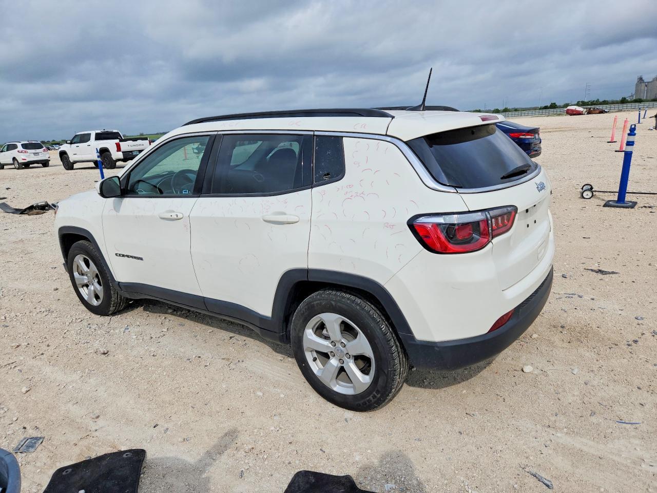 2020 Jeep Compass Latitude - Image 2