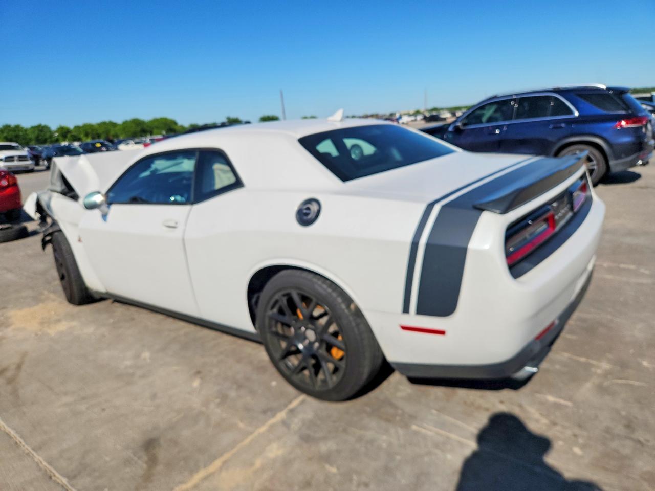 2015 Dodge Challenger R - Image 2