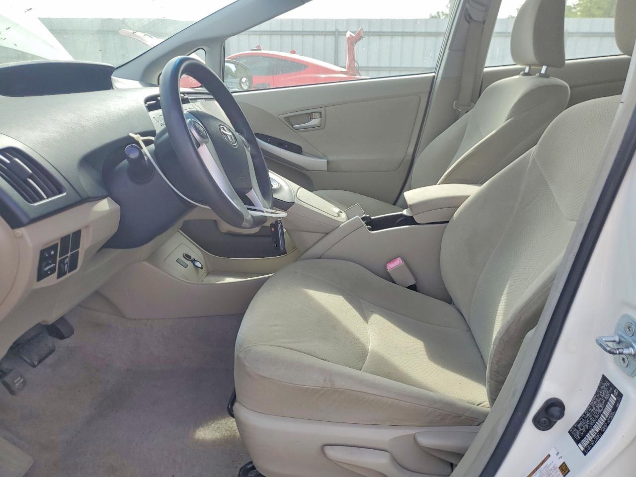 2011 Toyota Prius Two - Фото 7