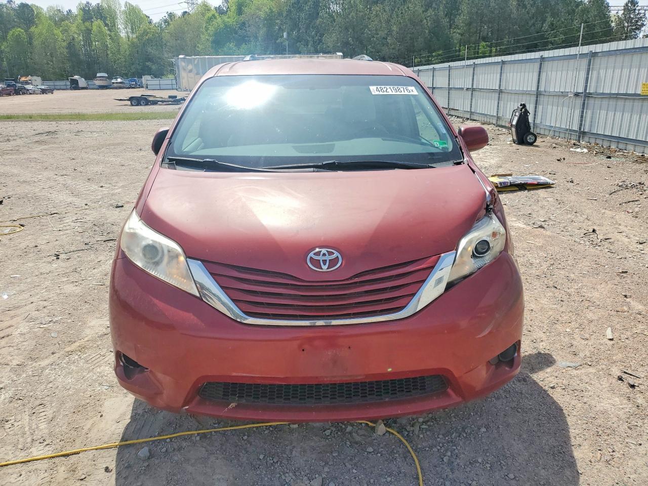 2016 Toyota Sienna Le 8-Passenger - Фото 5
