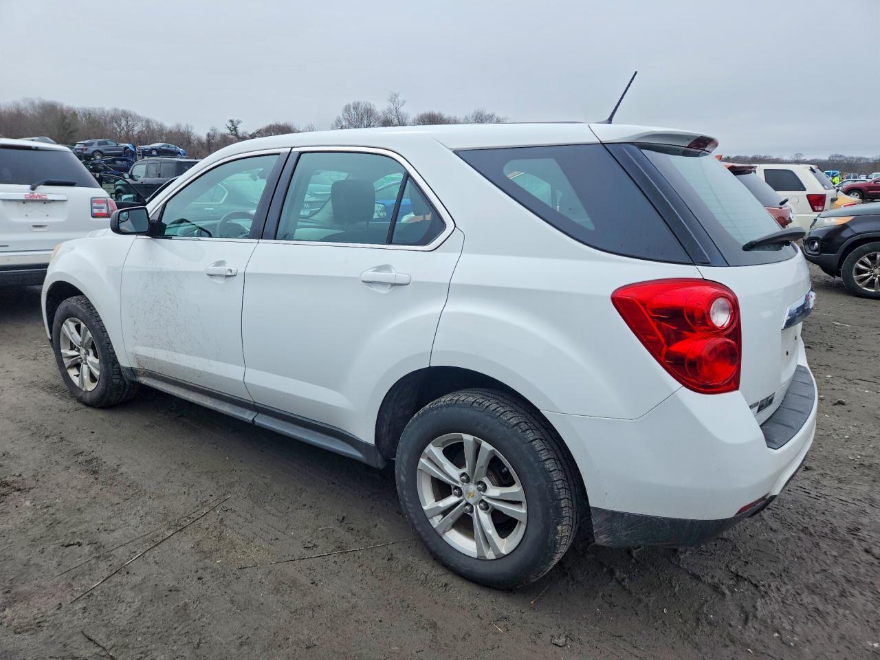 2014 Chevrolet Equinox Ls - Image 2