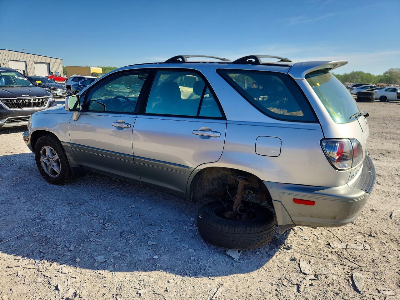 2002 Lexus Rx 300 - Image 2