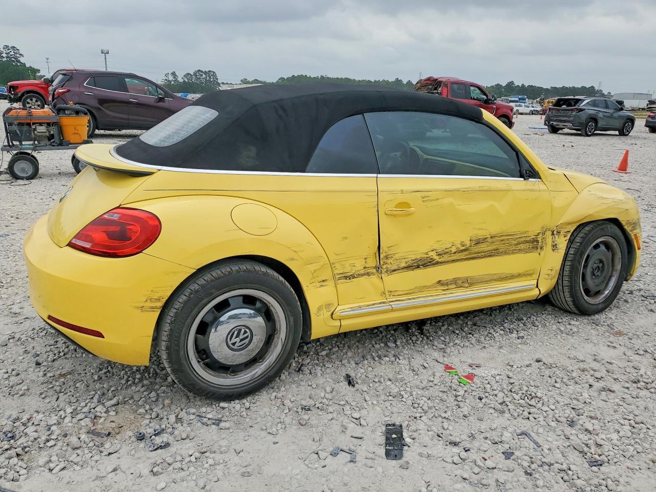 2013 Volkswagen Beetle - Фото 3