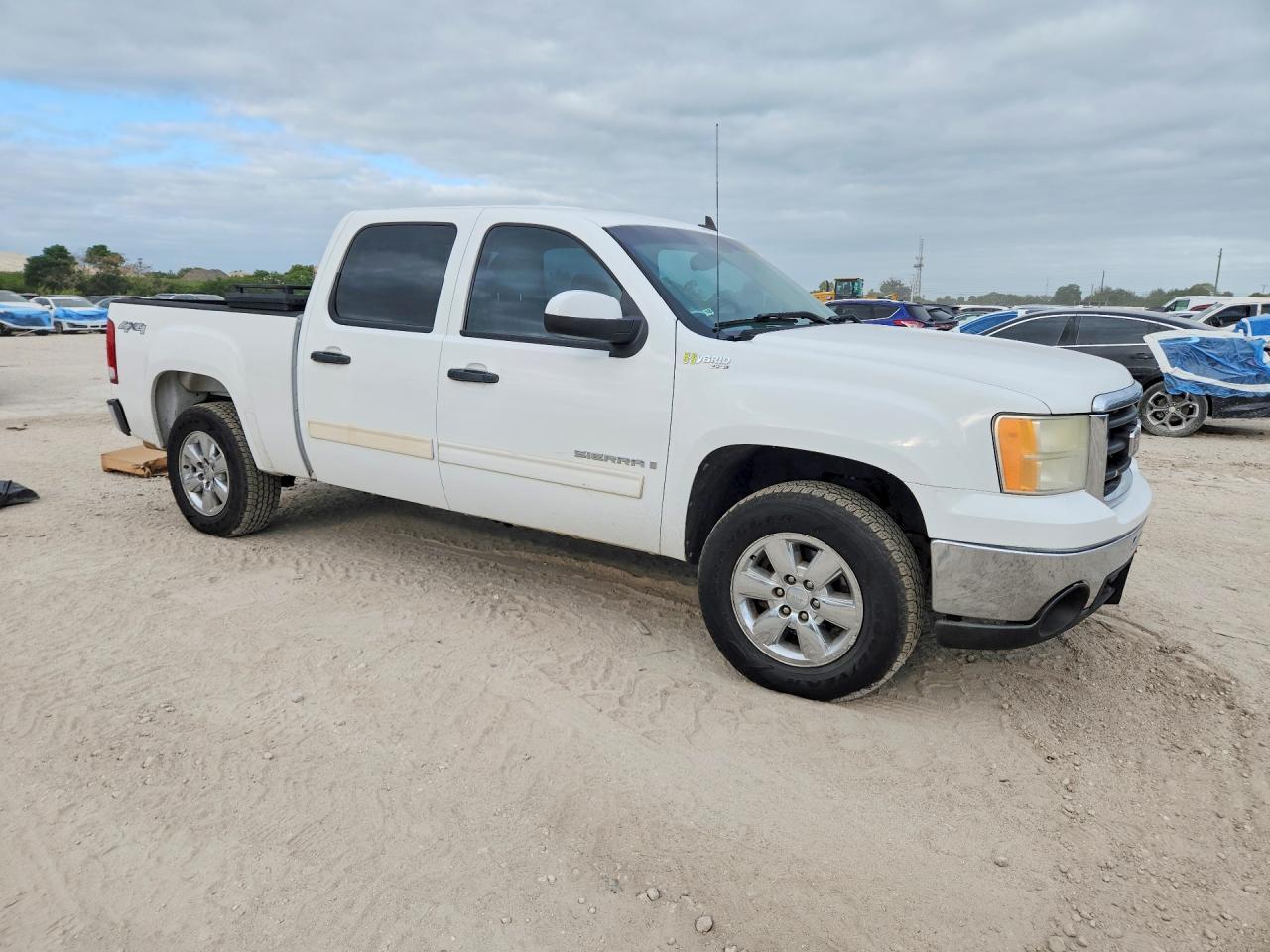 2009 GMC Sierra K1500 Hybrid - Image 4