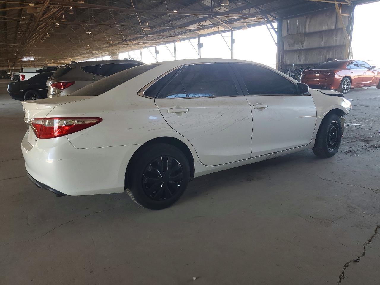 2017 Toyota Camry Se - Фото 3
