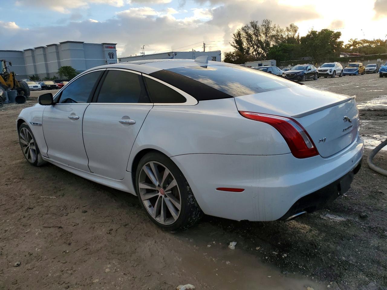 2016 Jaguar Xj - Фото 2