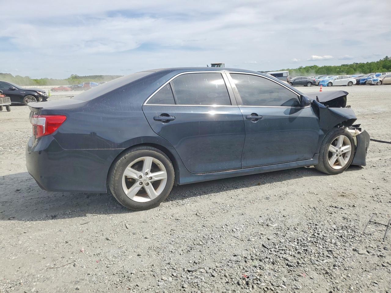 2014 Toyota Camry Se - Фото 3