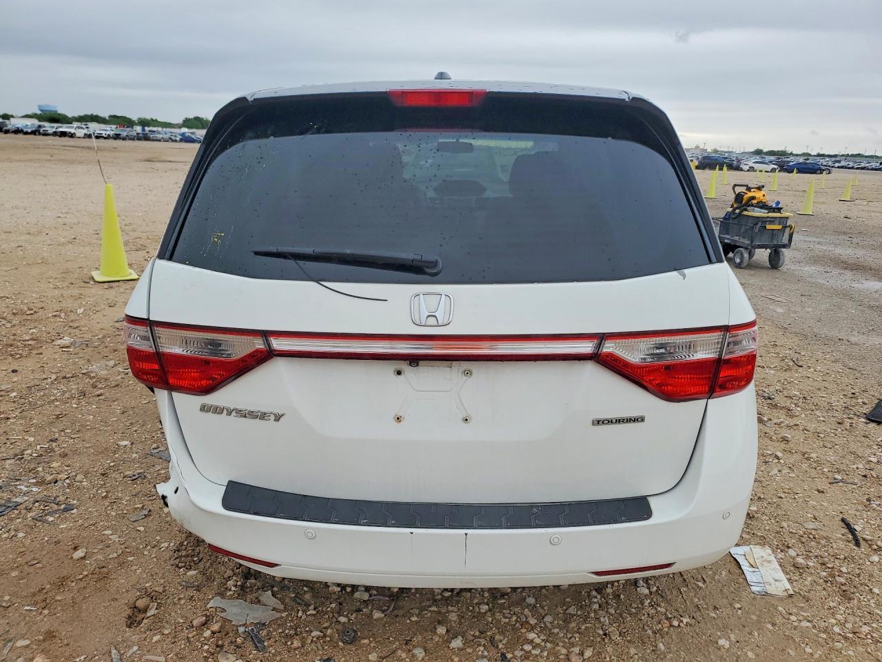2011 Honda Odyssey Touring - Image 6
