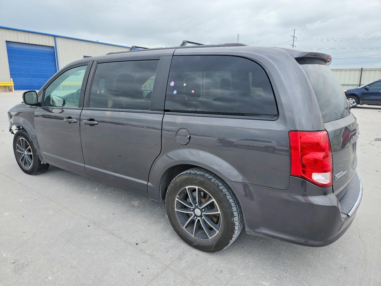 2018 Dodge Grand Caravan Gt - Image 2