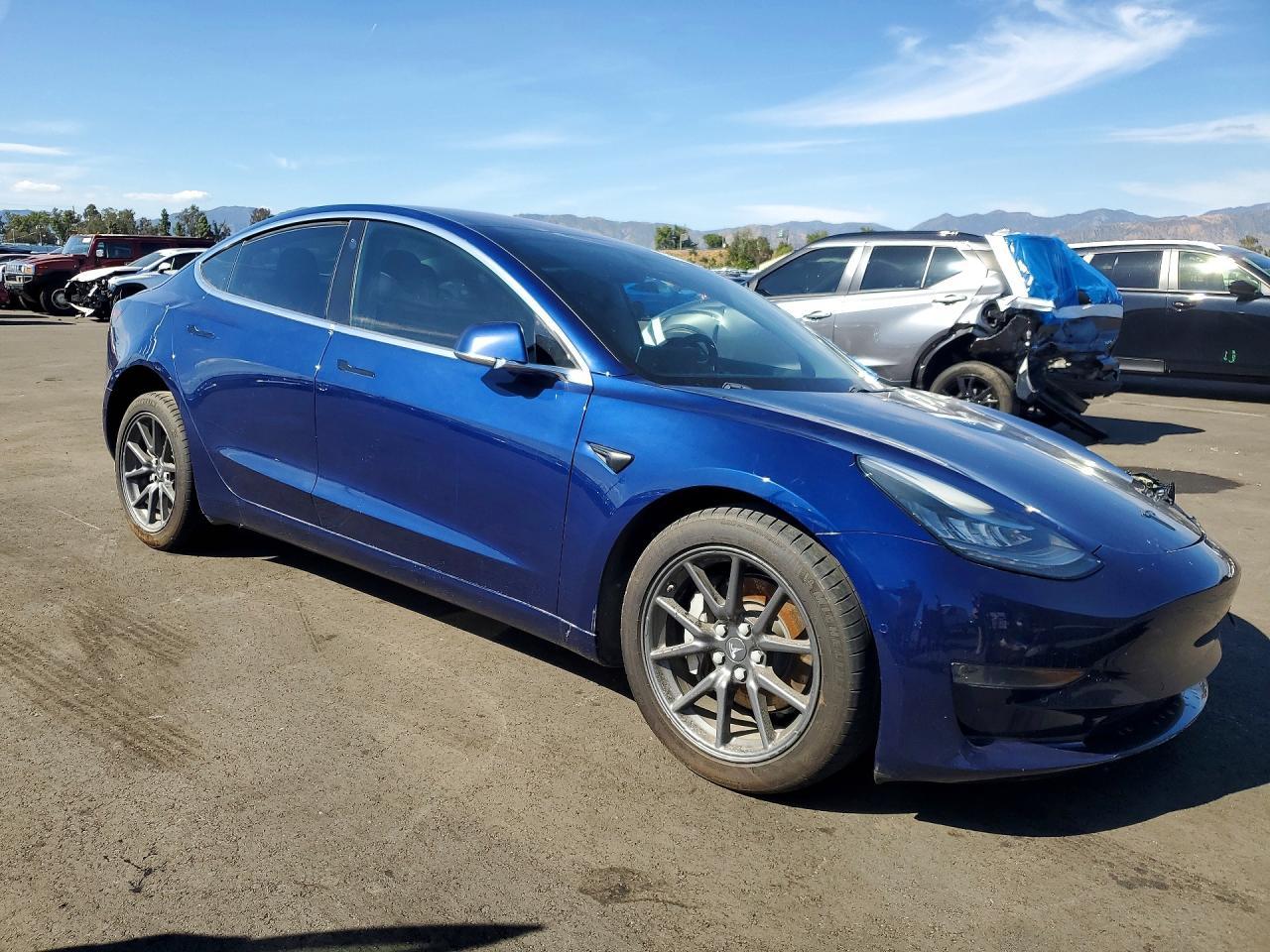 2018 Tesla Model 3 - Фото 4