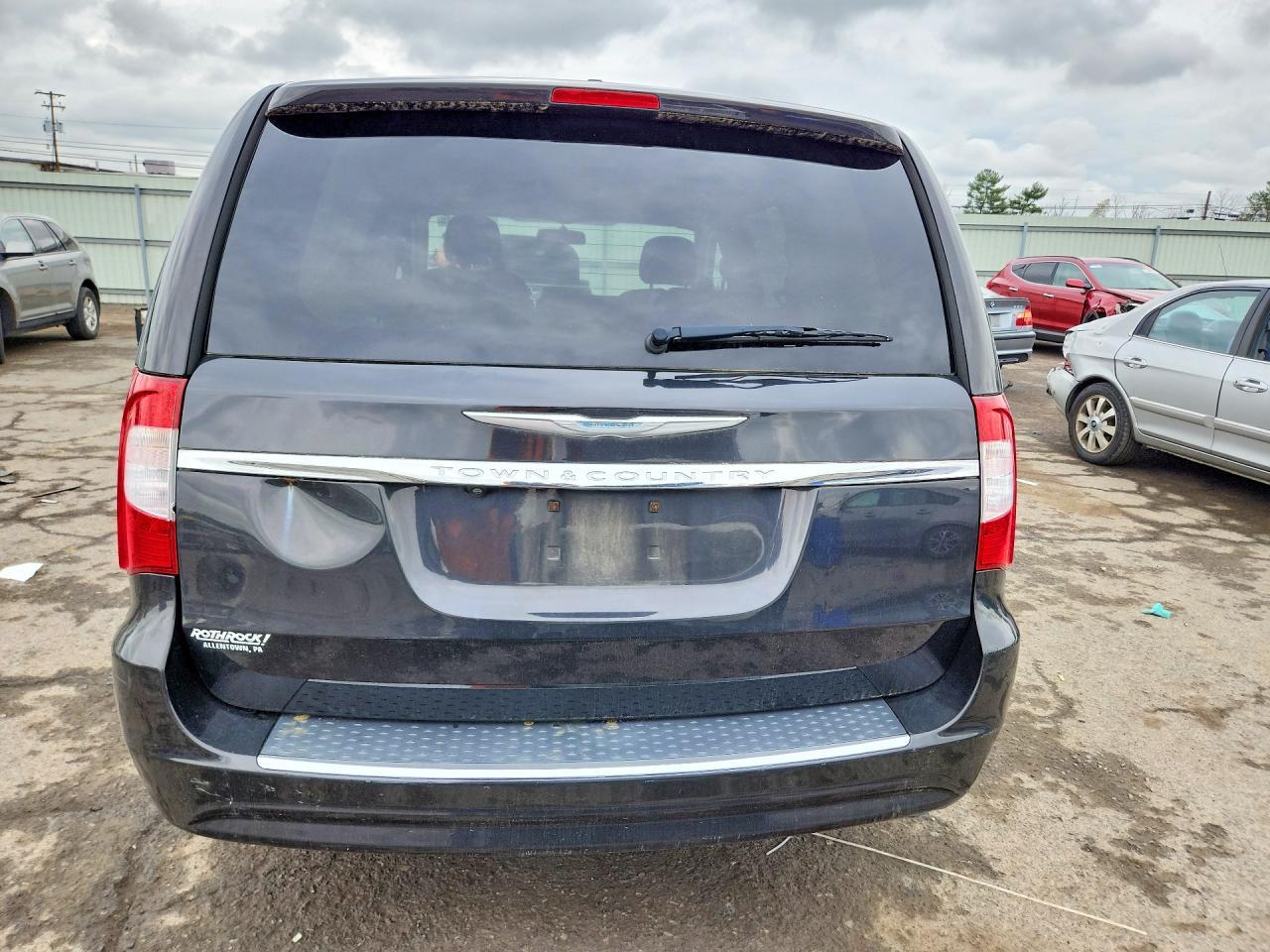 2015 Chrysler Town & Country Touring - Image 6