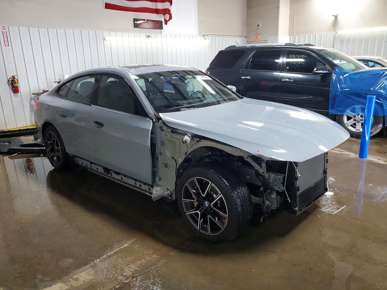 2024 BMW I4 xDrive 40 - Фото 4