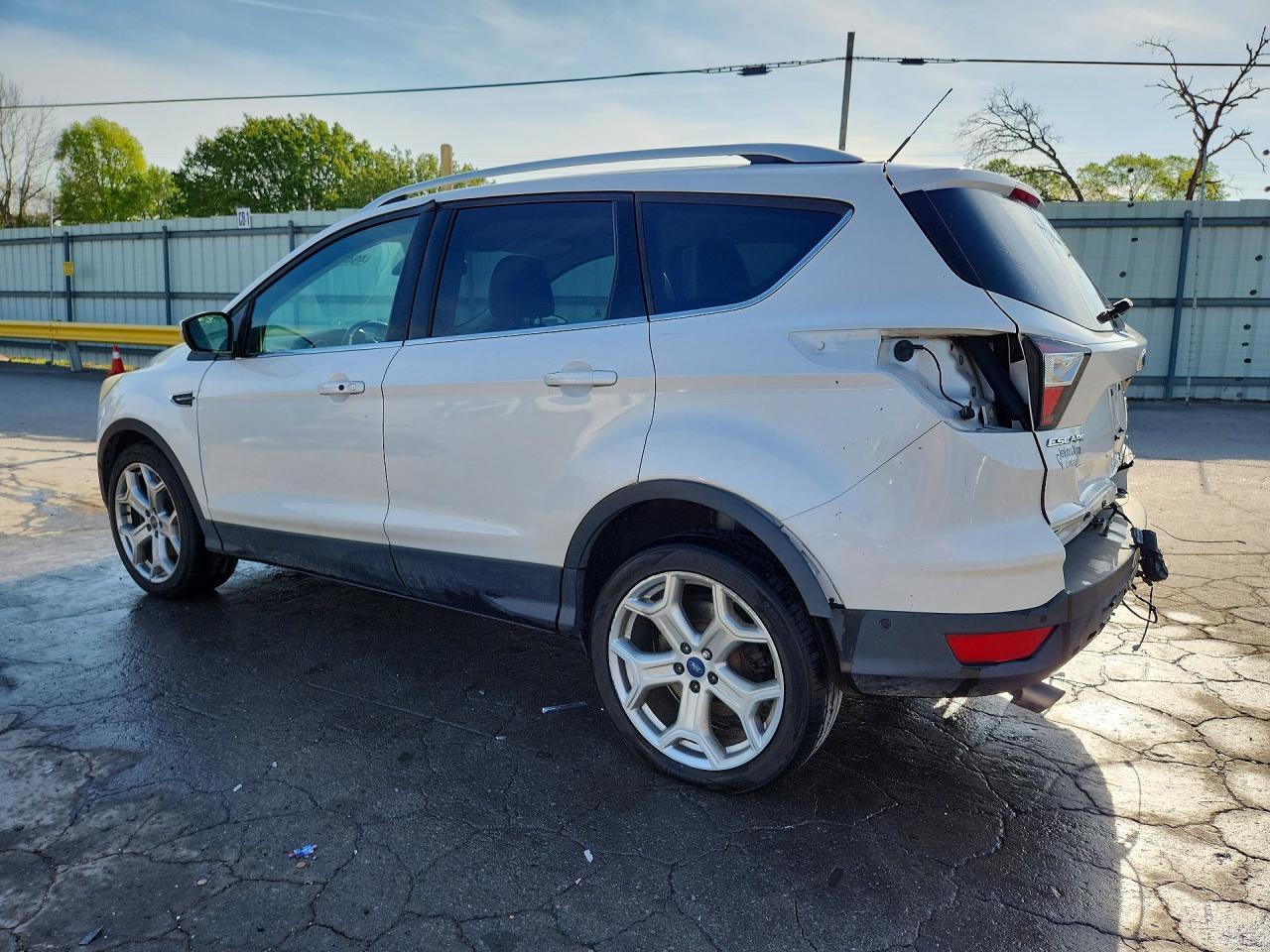 2017 Ford Escape Titanium - Фото 2