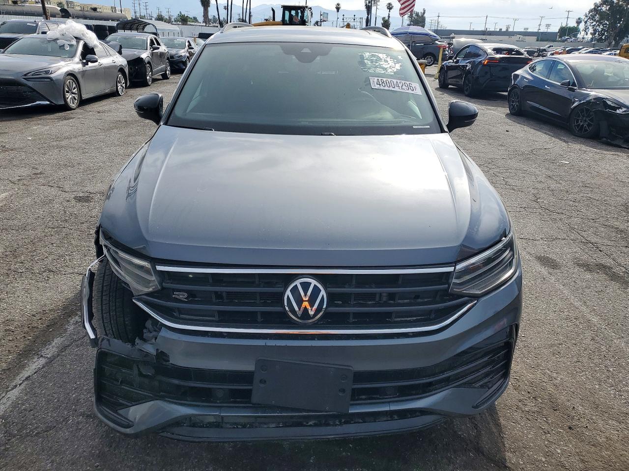2022 Volkswagen Tiguan Se R-Line Black - Image 5