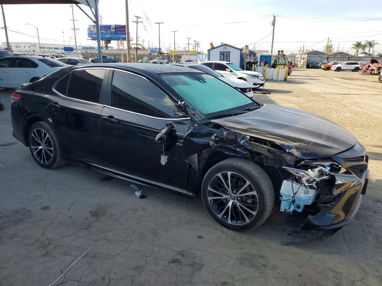 2020 Toyota Camry Se - Фото 4