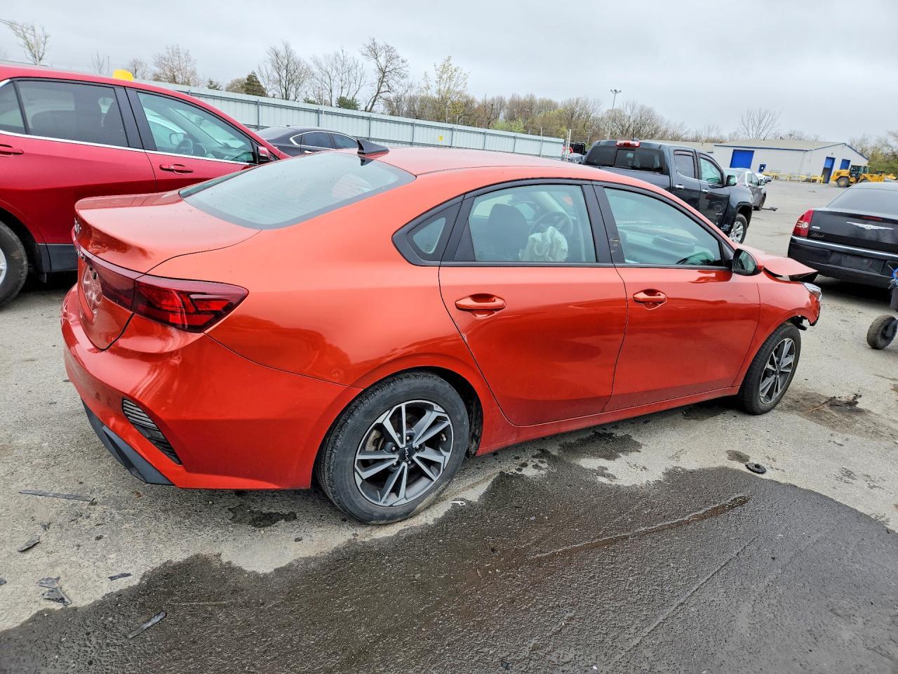 2023 Kia Forte Lxs - Image 3