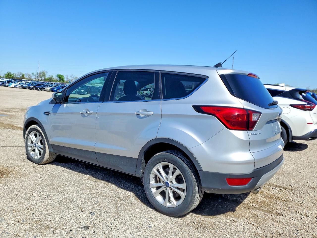 2019 Ford Escape Se - Фото 2
