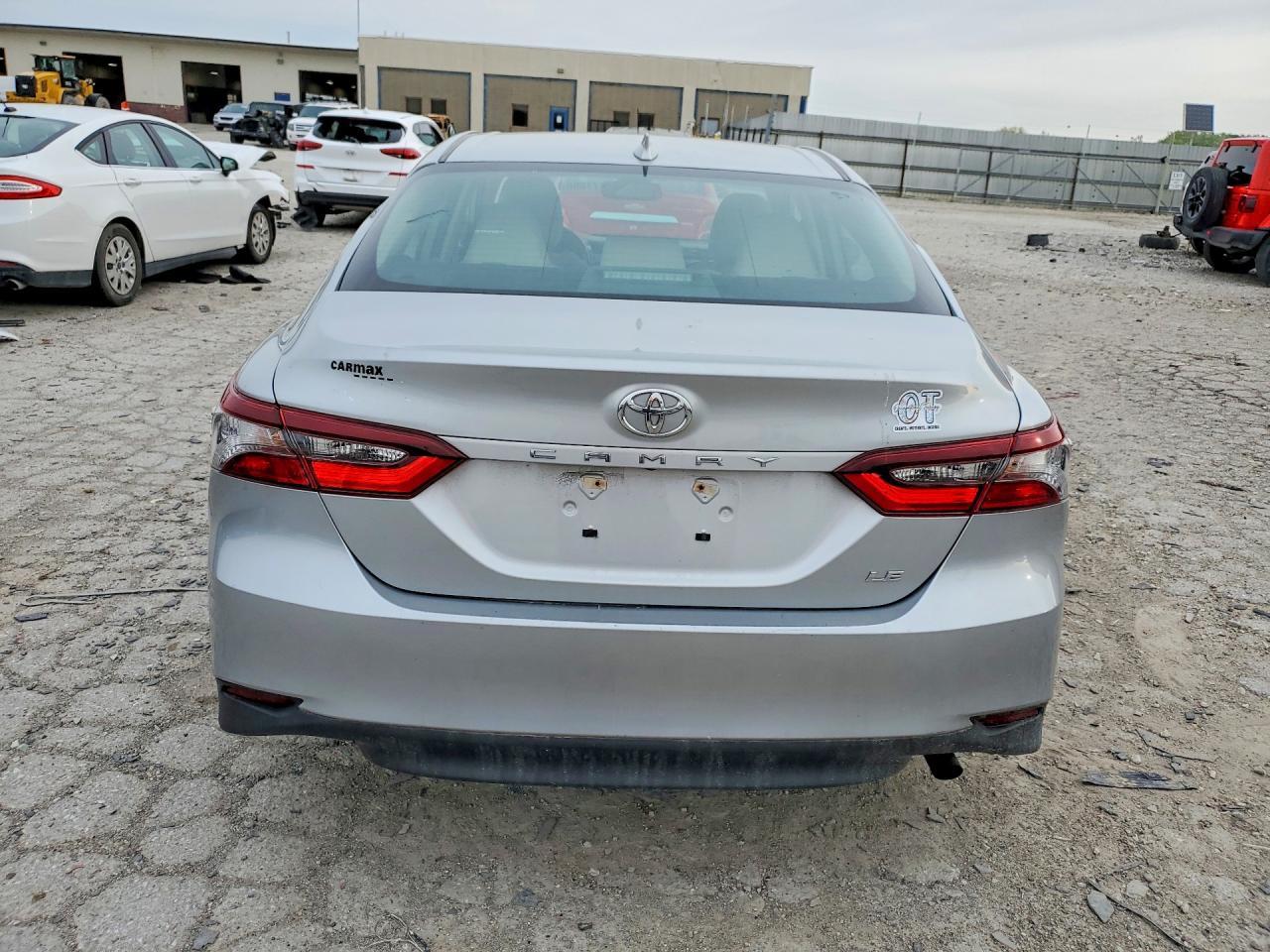 2022 Toyota Camry Le - Фото 6