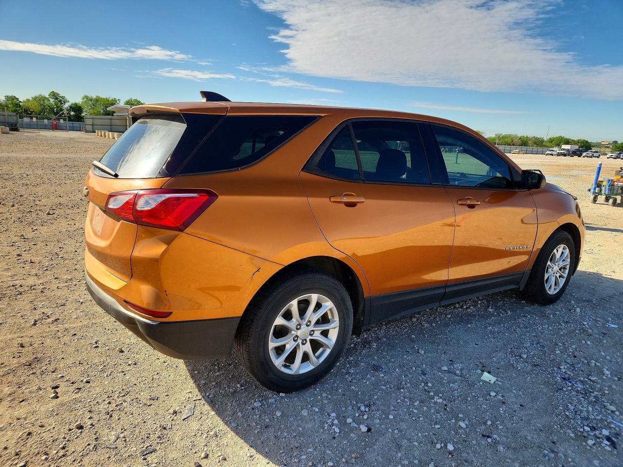 2018 Chevrolet Equinox Ls - Фото 3
