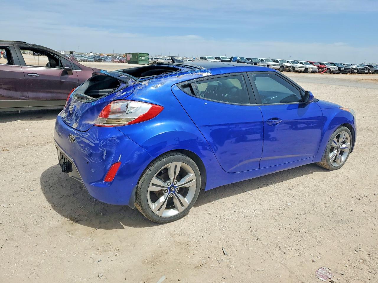 2013 Hyundai Veloster Base - Image 3