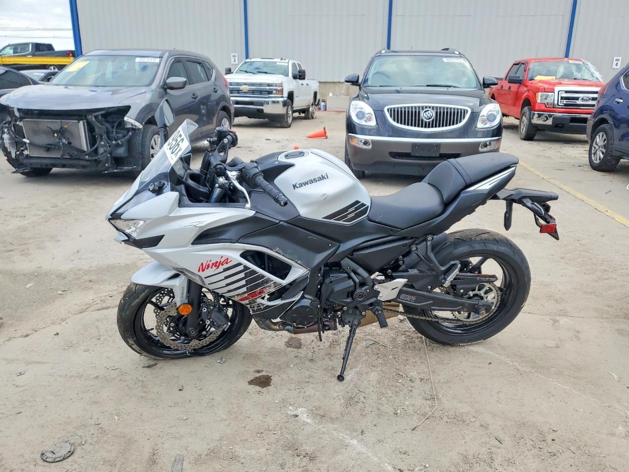 2026 Kawasaki Ex650 P - Фото 3