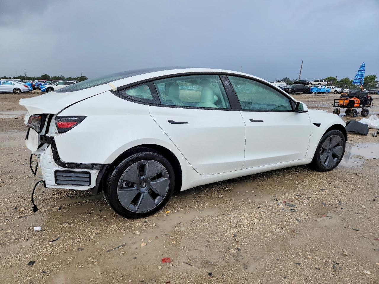 2023 Tesla Model 3 - Фото 3