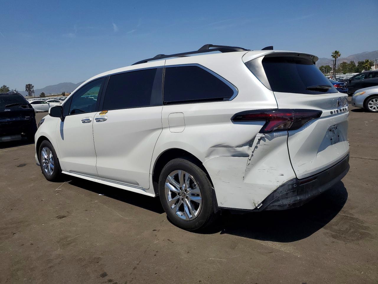 2024 Toyota Sienna Xle - Фото 2