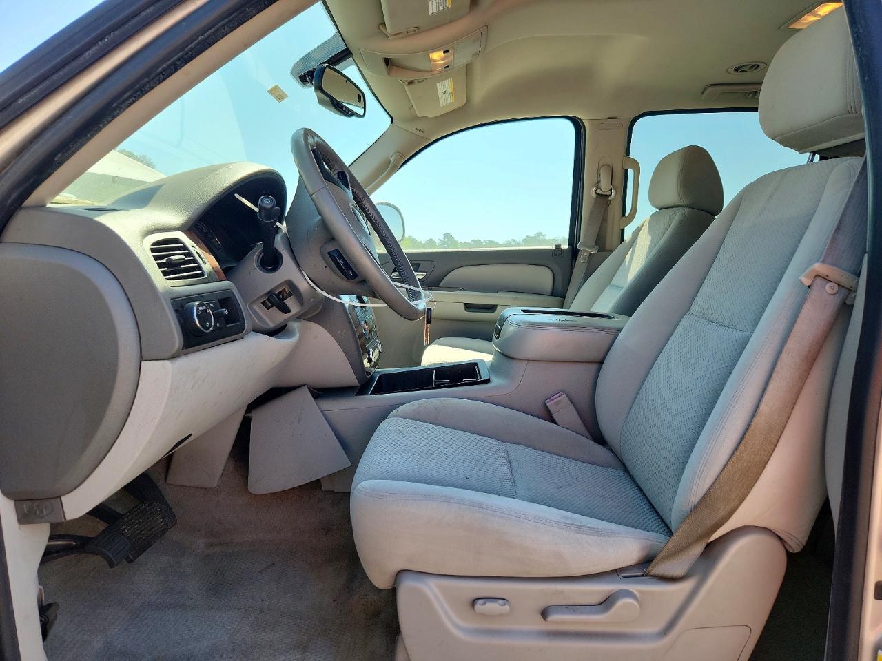 2007 Chevrolet Suburban C1500 - Image 7