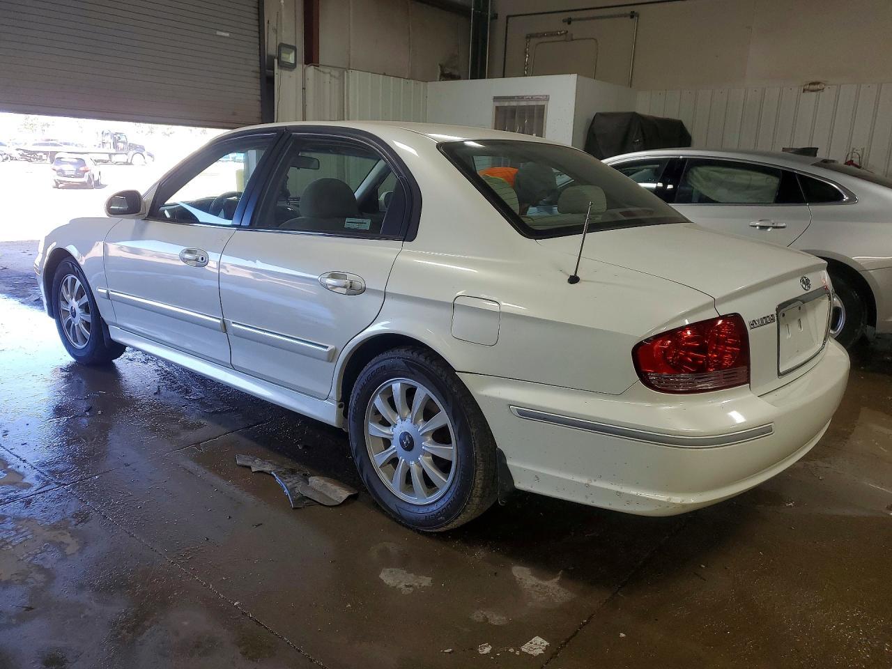 2005 Hyundai Sonata Gls - Image 2