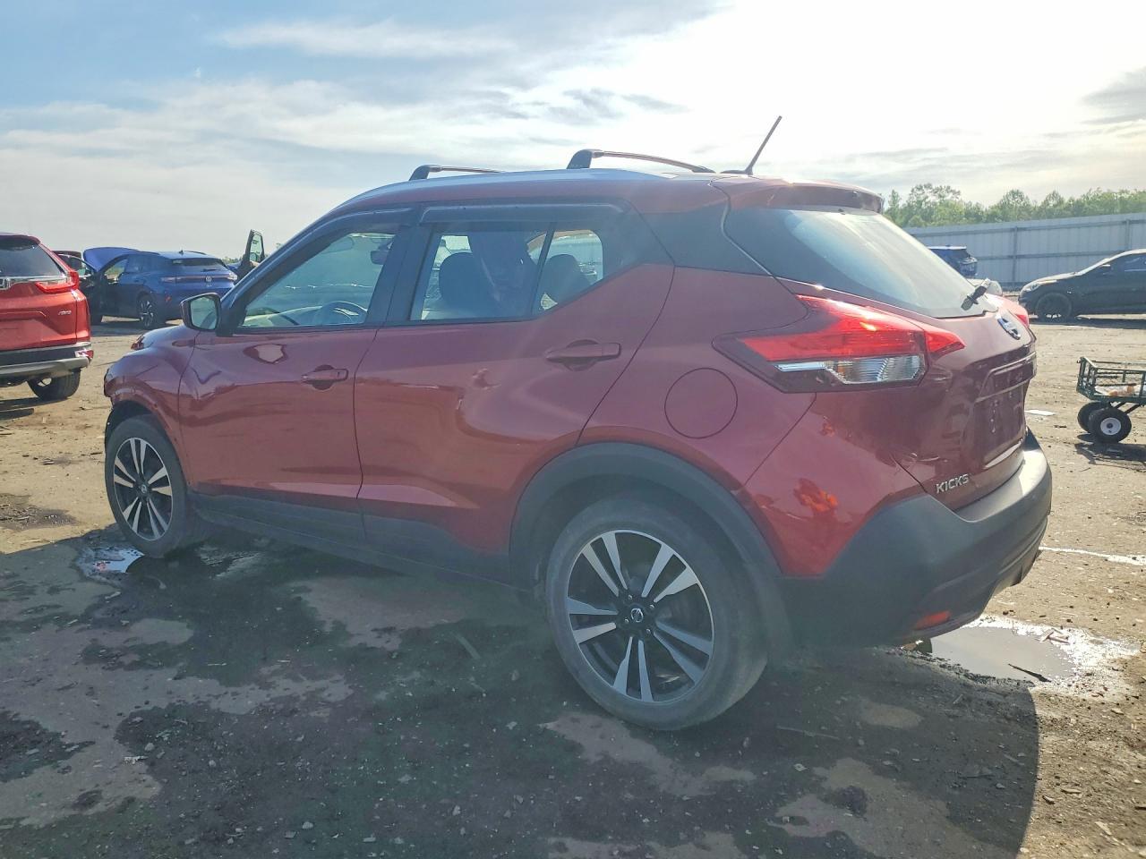 2018 Nissan Kicks Sv - Image 2