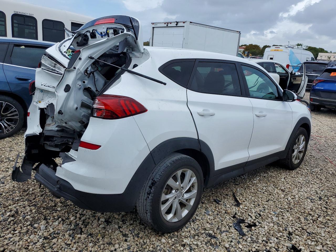 2021 Hyundai Tucson Se - Фото 3