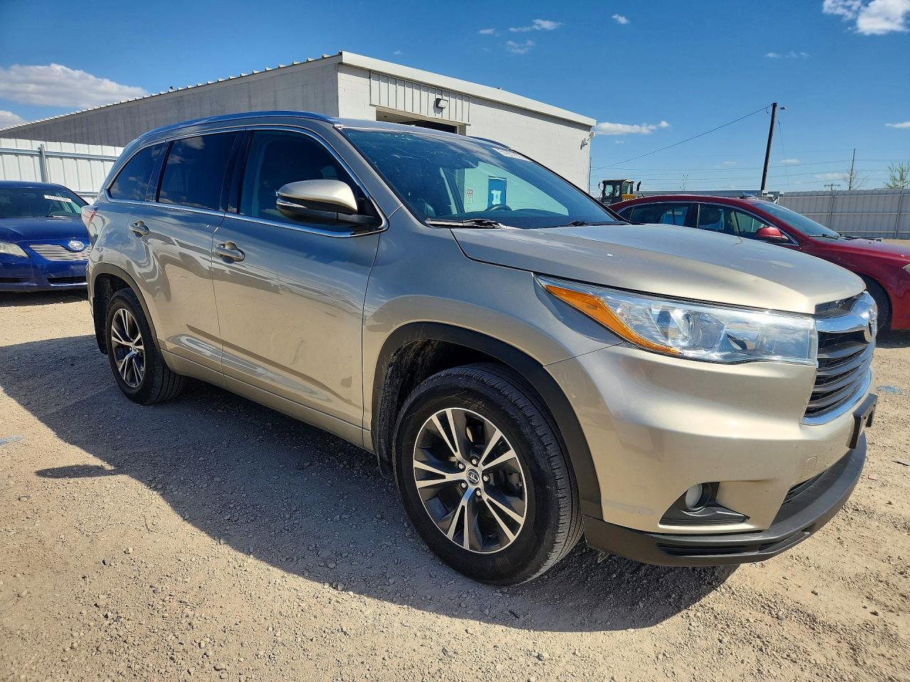 2016 Toyota Highlander Xle - Image 4
